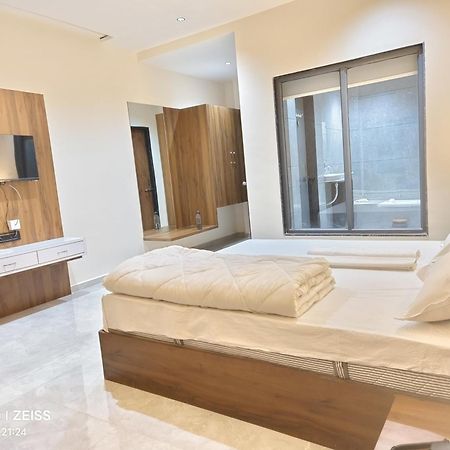 Hotel The Grand Khodiyar Visnagar Bagian luar foto