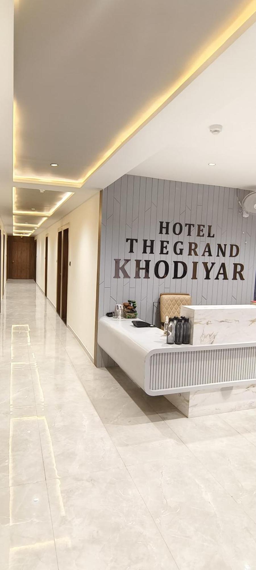 Hotel The Grand Khodiyar Visnagar Bagian luar foto