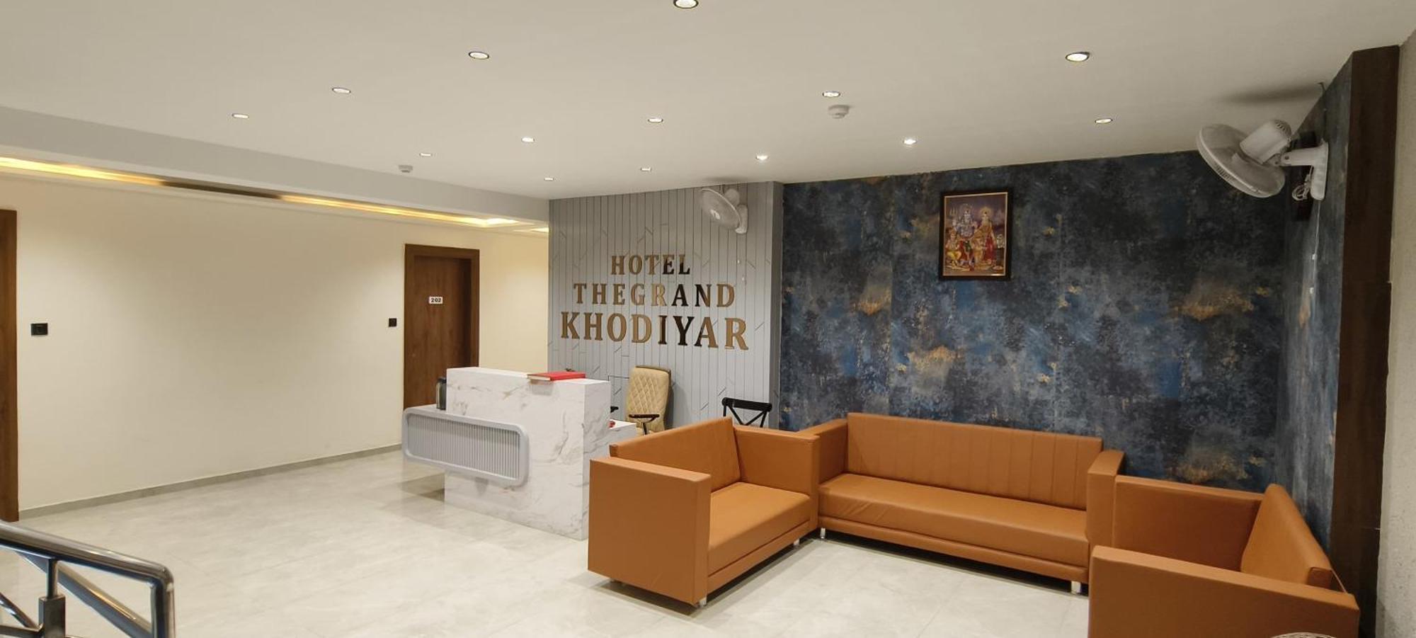 Hotel The Grand Khodiyar Visnagar Bagian luar foto