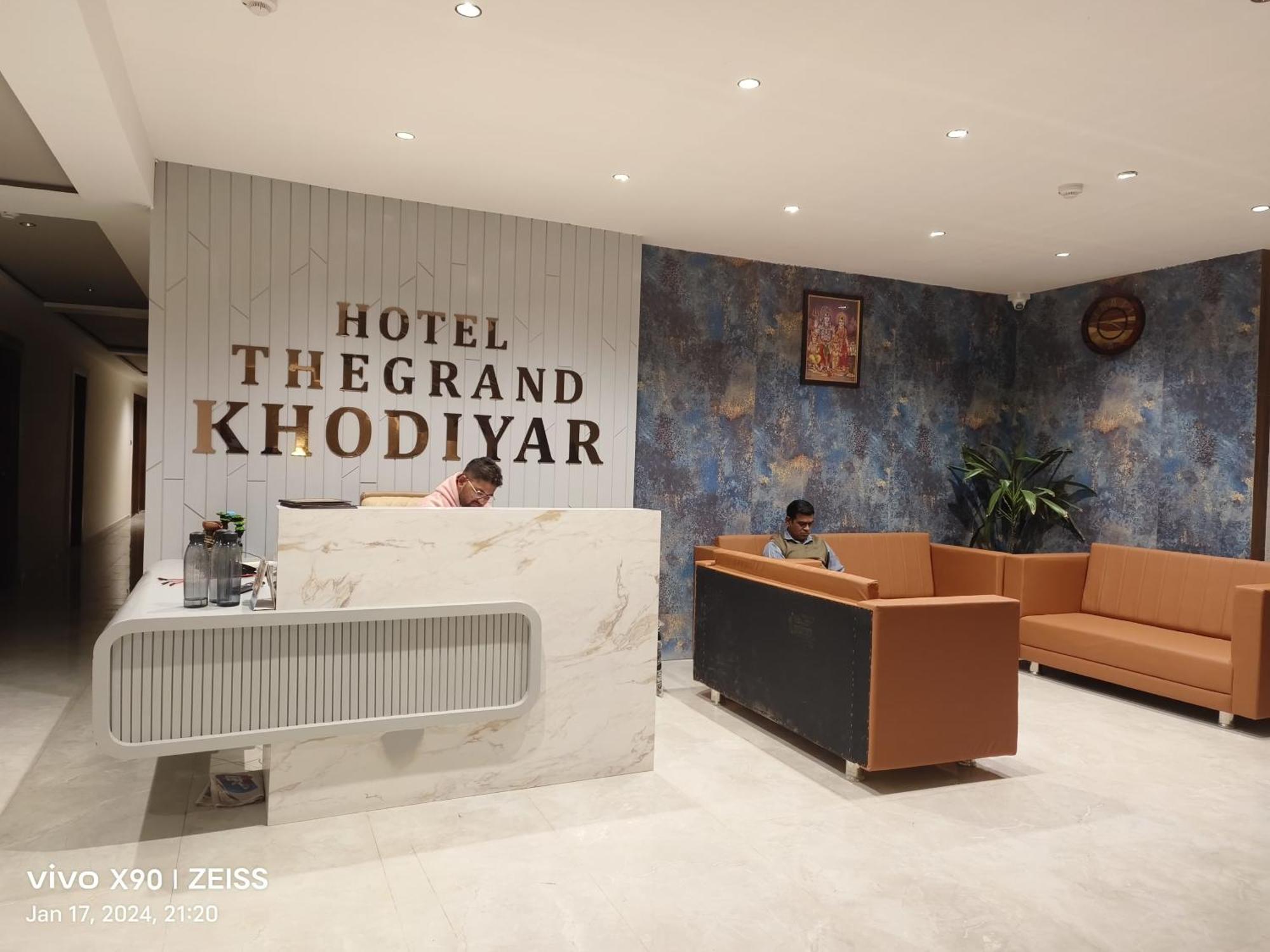 Hotel The Grand Khodiyar Visnagar Bagian luar foto