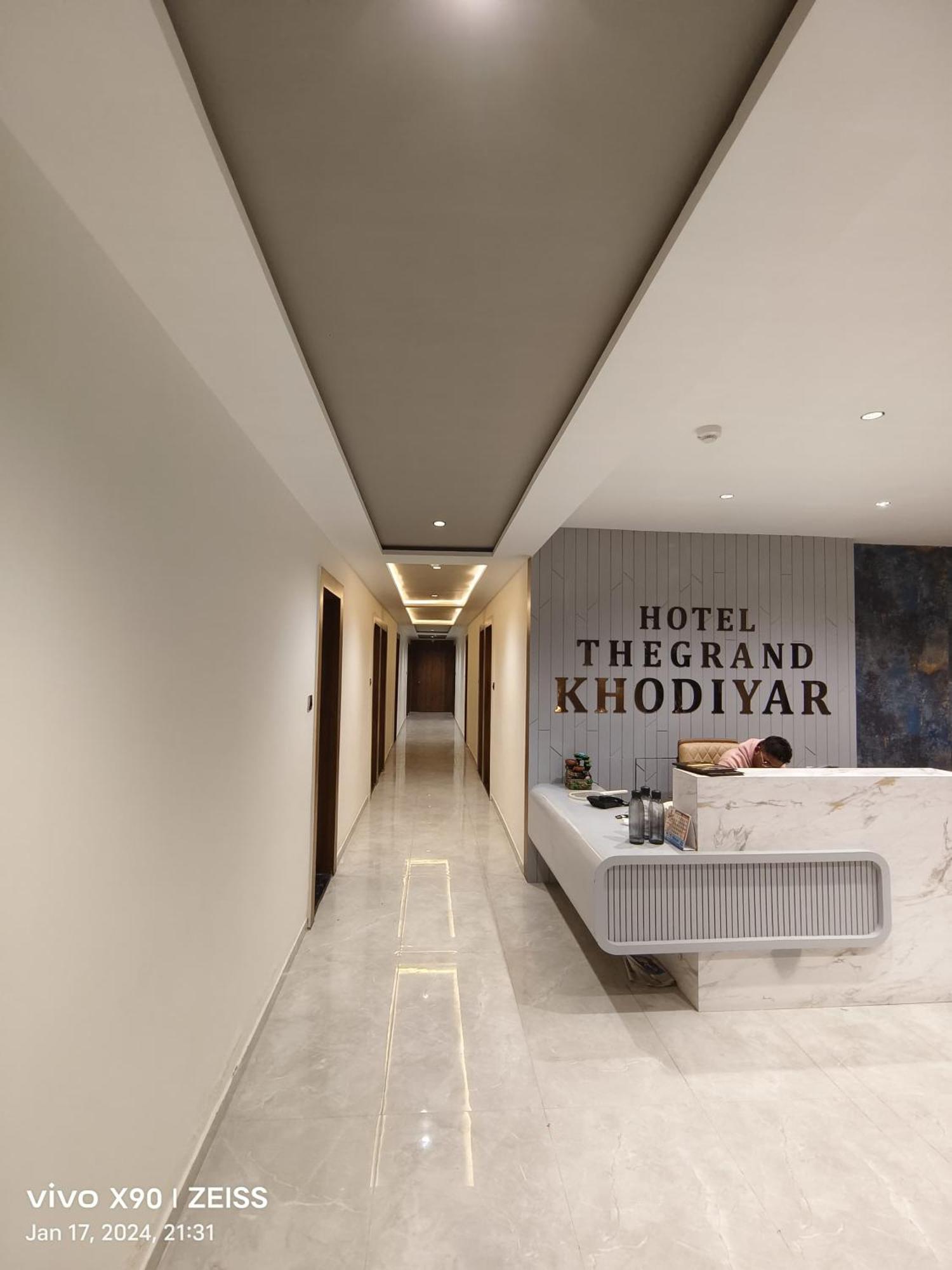 Hotel The Grand Khodiyar Visnagar Bagian luar foto