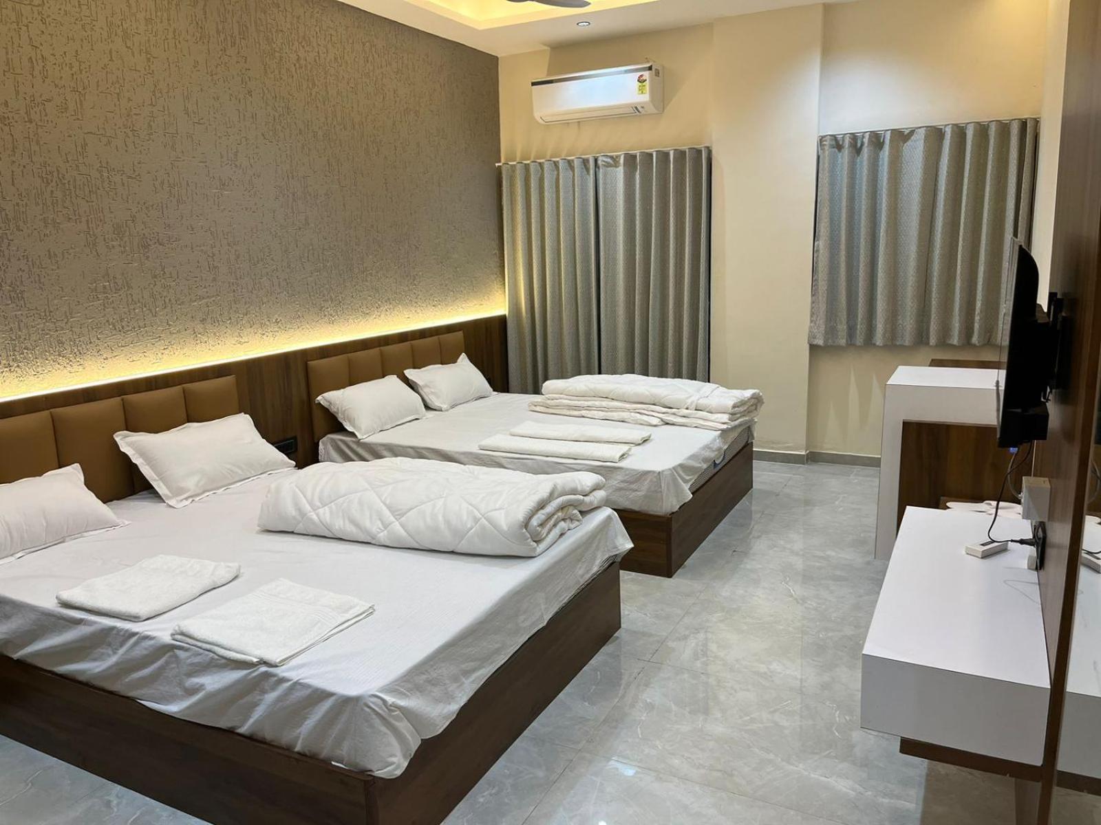 Hotel The Grand Khodiyar Visnagar Bagian luar foto