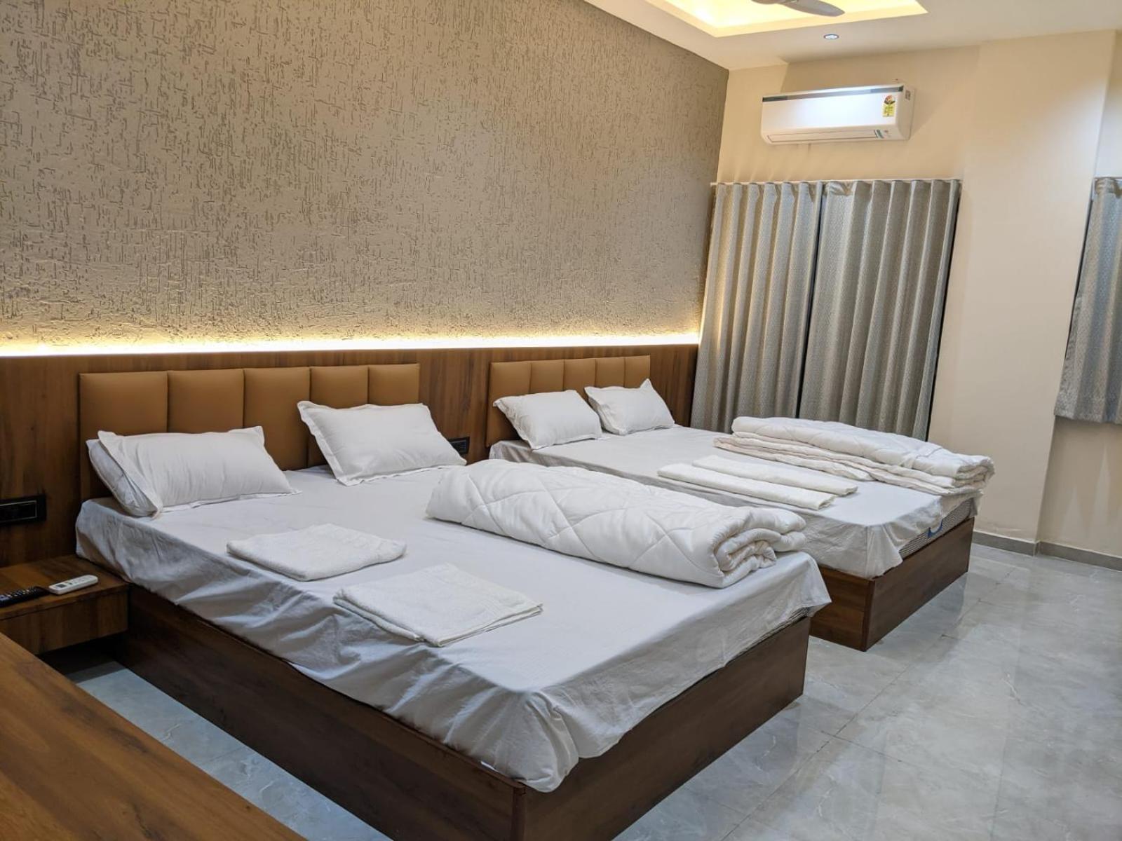 Hotel The Grand Khodiyar Visnagar Bagian luar foto